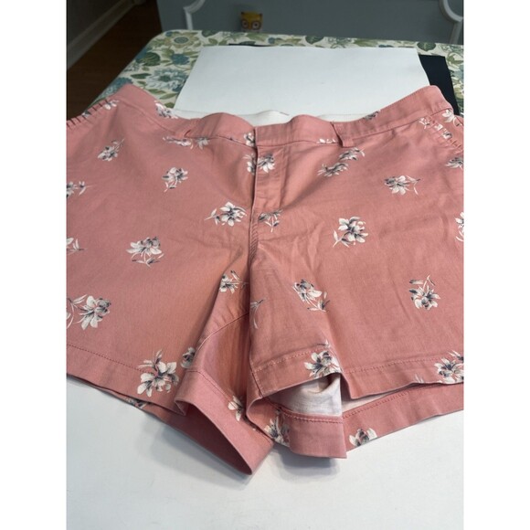 Lane Bryant Pink Floral Shorts Flat Front Ruffled Pocket Trim Sz 18 New - Picture 1 of 14